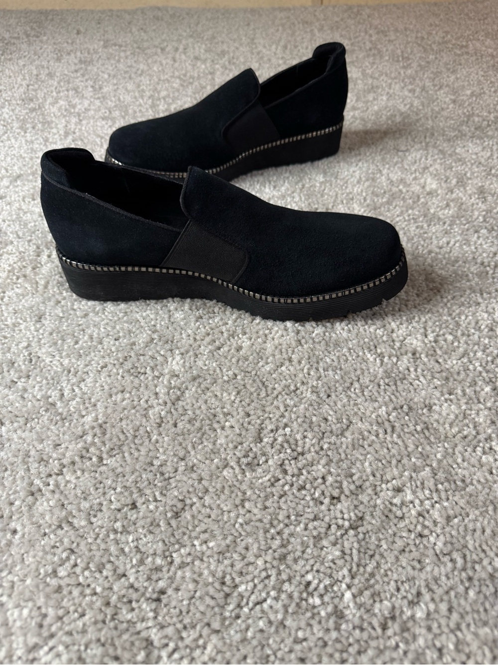 Jildor Zayne Suede Loafer Flat VANELi Zelia Stud Welt Slip-On Black 8N (Narrow)